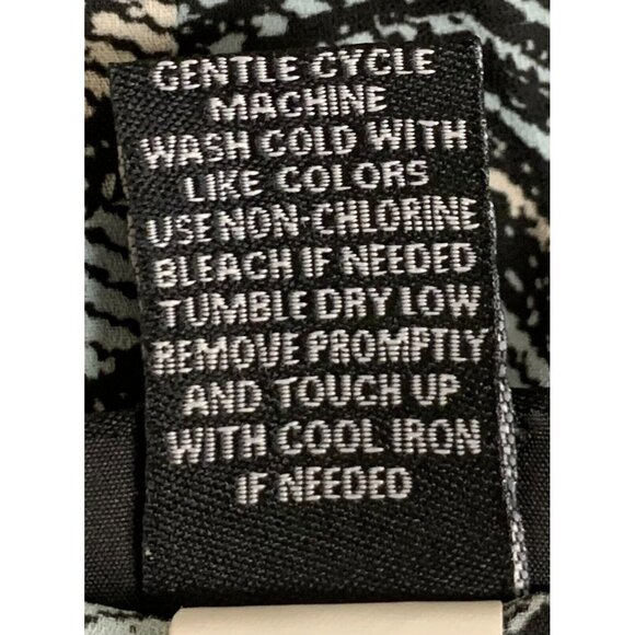 Torrid Women Top Size 1 1X Plus Chevron Sleeveless V Neck Hi Low Hem Pullover - Picture 7 of 7